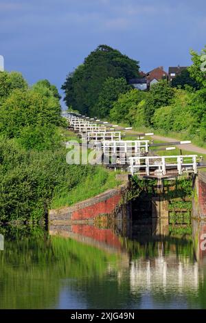 Canal Kennet & Avon, vol des écluses de Caen Hill, Devizes, Wiltshire. Banque D'Images