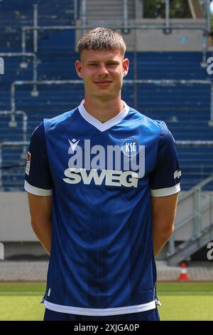 Andrin Hunziker ; Karlsruher SC #09 GER, Karlsruher SC, Fussball, 2. Bundesliga, Portraetermin 2024/2025, 18.07.2024 Foto : Eibner-Pressefoto/Jan Prihoda Banque D'Images