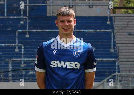 Andrin Hunziker ; Karlsruher SC #09 GER, Karlsruher SC, Fussball, 2. Bundesliga, Portraetermin 2024/2025, 18.07.2024 Foto : Eibner-Pressefoto/Jan Prihoda Banque D'Images