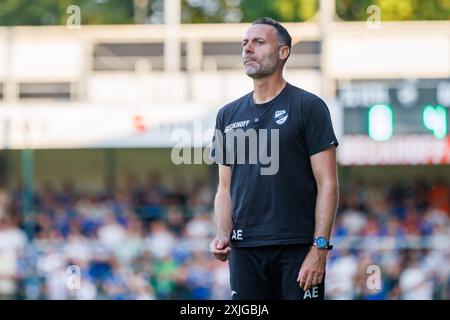 Alexander Ende (SC Verl, formateur) GER, SC Verl v. FC Schalke 04, Fussball, Testspiel, Spielzeit 2024/2025, 18.07.2024 le Règlement DFL interdit toute utilisation de photographes comme séquences d'images et/ou quasi-vidéo. Foto : Eibner-Pressefoto / Jan Strohdiek Banque D'Images