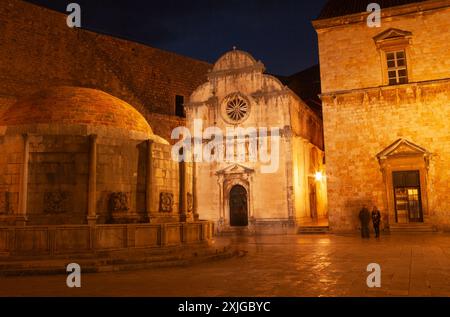 Église du Salut, le monastère franciscain et la fontaine d'Onofrio dans la vieille ville de Dubrovnik en Croatie en Europe Banque D'Images