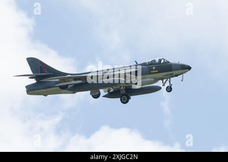 Cirencester, Royaume-Uni. 18 juillet 2024. Hawker Hunter Mk.58 de Hawker Hunter Aviation arrive lors du Royal International Air Tattoo 2024 Arrivals Day à RAF Fairford, Cirencester, Royaume-Uni, le 18 juillet 2024 (photo par Cody Froggatt/News images) à Cirencester, Royaume-Uni le 18/7/2024. (Photo de Cody Froggatt/News images/Sipa USA) crédit : Sipa USA/Alamy Live News Banque D'Images