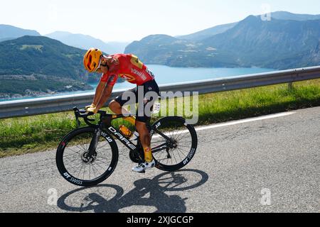 BARCELONNETTE, FRANCE - 18 JUILLET : lors de l'étape 18 de la 111ème édition du Tour de France 2024, une étape de 179 kms avec départ à Gap et arrivée à Barcelonnette le 18 juillet 2024 à Barcelonnette, France, 18/07/2024 Tobias JOHANNESSEN pour l'équipe Uno - X - Mobility.( photo de Jan de Meuleneir/Pool/GodingImages Banque D'Images