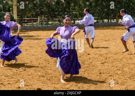 Lima, Pérou - 19 mars 2019 : spectacle de danse traditionnelle au festival local. Banque D'Images