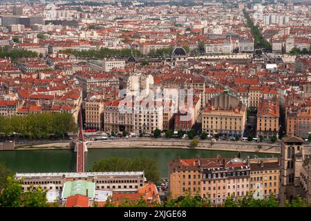 Vue de la ville depuis la colline de Fourvière à Lyon en France en Europe Banque D'Images