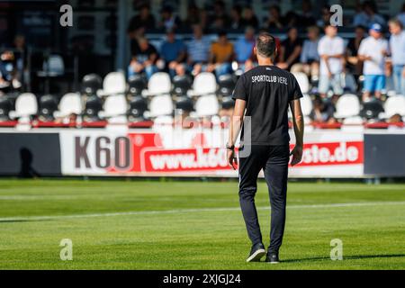 Alexander Ende (SC Verl, formateur) GER, SC Verl v. FC Schalke 04, Fussball, Testspiel, Spielzeit 2024/2025, 18.07.2024 le Règlement DFL interdit toute utilisation de photographes comme séquences d'images et/ou quasi-vidéo. Foto : Eibner-Pressefoto / Jan Strohdiek Banque D'Images