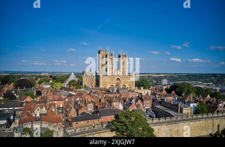 Photo aérienne/drone de la cathédrale de Lincoln. La cathédrale de Lincoln, également appelée Lincoln Minster et officiellement l'église de la cathédrale de la Bienheureuse Vierge Marie Banque D'Images