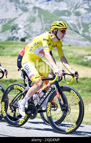 Barcelonnette, France. 18 juillet 2024. Le slovène Tadej Pogacar de l'équipe des Émirats arabes Unis photographié en action lors de l'étape 18 du Tour de France 2024, de Gap à Barcelonnette (179, 5 km), en France, le jeudi 18 juillet 2024. La 111ème édition du Tour de France débute le samedi 29 juin et se termine à Nice le 21 juillet. BELGA PHOTO TOM GOYVAERTS crédit : Belga News Agency/Alamy Live News Banque D'Images