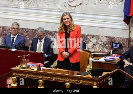 Paris, France. 18 juillet 2024. Yael Braun-Pivet prend la parole après avoir été réélu président de l’Assemblée nationale française à Paris, le 18 juillet 2024. Le centriste Yael Braun-Pivet a été réélu à la présidence de l’Assemblée nationale française jeudi soir, obtenant une majorité relative de 220 voix au troisième tour de scrutin. Crédit : Henri Szwarc/Xinhua/Alamy Live News Banque D'Images