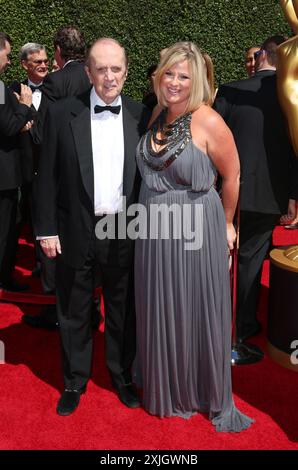 Los Angeles, CA. 16 août 2024. Bob Newhart participe aux Creative Arts Emmy Awards 2014 de la Television Academy au Nokia Theatre de Los Angeles, Californie, le 16 août 2014. Crédit : Mpi99/Media Punch/Alamy Live News Banque D'Images