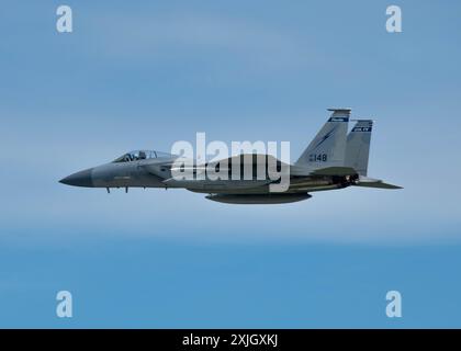 Un F-15C Eagle affecté à la 125th Fighter Wing effectue une sortie d'entraînement à Jacksonville Air National Guard base, en Floride, le 11 juillet 2024. Les F-15 Eagles quittent le 125th FW vers la fin de 2024, ce qui représente une autre étape dans la transition du 125th FW vers le F-35 Lightning II. L’unité s’attend à recevoir le premier lot d’avions F-35 au début de 2025. (Photo de la Garde nationale aérienne américaine par l'aviateur principal Brooke Keisler) Banque D'Images