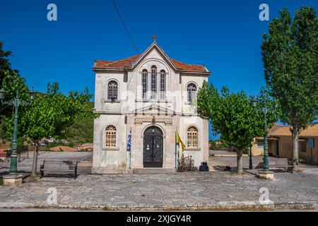 Zakynthos, Grèce - 6 juin 2024 : façade de la municipalité du village de kiliomenos, située sur la route de la ville de Laganas à la plage de Navagio. Zakynthos, Banque D'Images