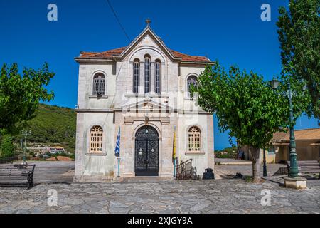 Zakynthos, Grèce - 6 juin 2024 : façade de la municipalité du village de kiliomenos, située sur la route de la ville de Laganas à la plage de Navagio. Zakynthos, Banque D'Images