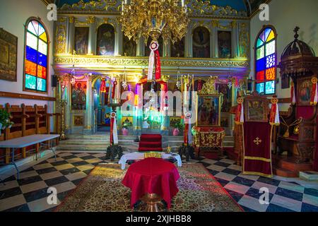 Zakynthos, Grèce - 6 juin 2024 : vue intérieure du temple Saint de Zoodochos Pigi sur la colline de Mpochali dans l'île de Zakynthos (Zante). Zakynthos, Io Banque D'Images