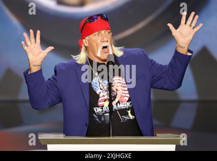 Milwaukee, États-Unis. 18 juillet 2024. L'artiste et lutteur professionnel Hulk Hogan prend la parole à la Convention nationale républicaine 2024 au Forum Fiserv à Milwaukee, Wisconsin, le jeudi 18 juillet 2024. Le thème de la dernière journée est Make America Great Again, avec l’ancien président Donald Trump comme orateur principal. Photo de Tannen Maury/UPI crédit : UPI/Alamy Live News Banque D'Images