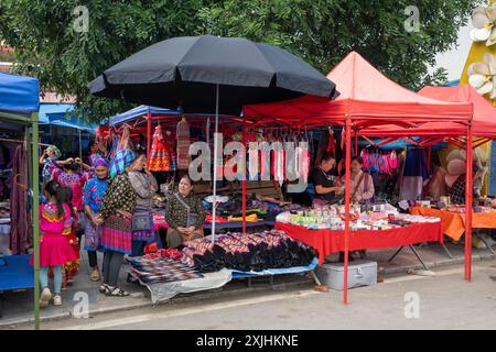 Stand de marché à bac Ha dans la province de Lao Cai, Vietnam Banque D'Images