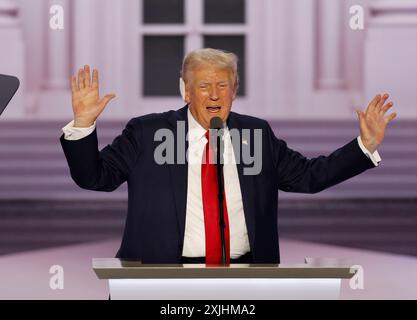 Milwaukee, États-Unis. 18 juillet 2024. Le candidat républicain à la présidence et ancien président Donald Trump prend la parole lors de la Convention nationale républicaine de 2024 au Forum Fiserv à Milwaukee, Wisconsin, le jeudi 18 juillet 2024. Photo de Tannen Maury/UPI crédit : UPI/Alamy Live News Banque D'Images