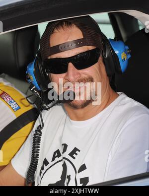 Homestead, États-Unis d'Amérique. 18 novembre 2012. HOMESTEAD, FL - 18 NOVEMBRE : Kid Rock pose avec la voiture pilote à la NASCAR Sprint Cup Series Ford EcoBoost 400 au Homestead-Miami Speedway le 18 novembre 2012 à Homestead, Floride. People : Kid Rock Credit : Storms Media Group/Alamy Live News Banque D'Images