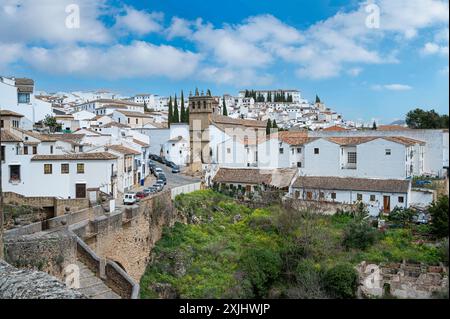 Paysage urbain de la vieille ville de Ronda au-dessus du canyon El Tajo en Andalousie, Espagne Banque D'Images