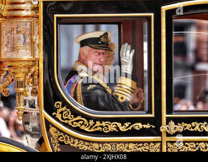 Londres, Royaume-Uni. 17 juillet 2024. Le roi Charles III est emmené au palais de Westminster, pour l'ouverture du Parlement, où il prononcera le discours du roi à la Chambre des lords. Ouverture du Parlement à Westminster, Londres, le 17 juillet 2024. Crédit : Paul Marriott/Alamy Live News Banque D'Images