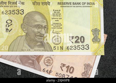 Mahatma Gandhi sur un nouveau billet de banque de vingt et dix roupies Banque D'Images