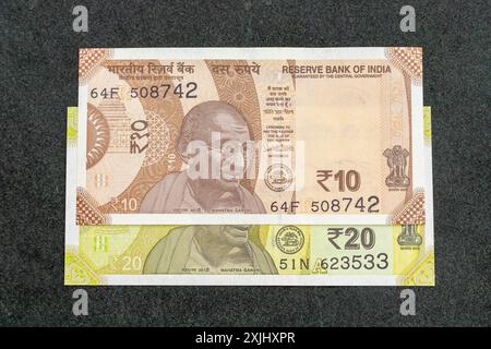 Gros plan sur les billets de 10 et 20 roupies de l'Inde Banque D'Images