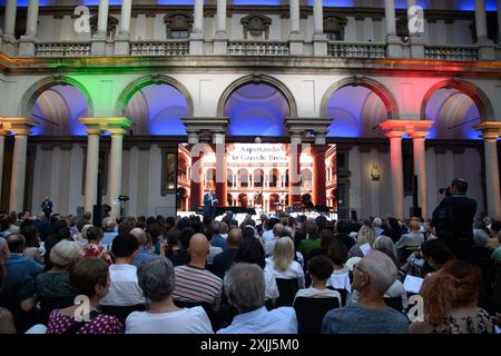 Milano, Milano. 19 juillet 2024. Concerto di Nicola Piovani nel Cortile d'onore del palazzo di Brera - Milano - Giovedì ; 17 Luglio 2024 (Foto Claudio Furlan/Lapresse) concert de Nicola Piovani dans le Cortile d'onore du Palais de Brera - Milan - jeudi 17 juillet 2024 (photo Claudio Furlan/Lapresse) crédit : LaPresse/Alamy Live News Banque D'Images