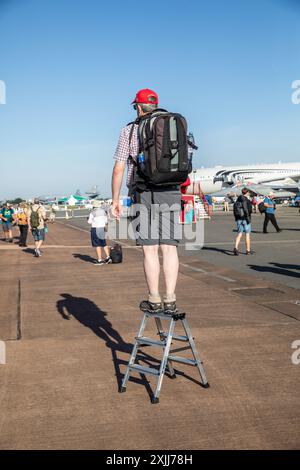 Fairford, Royaume-Uni. 19 juillet 2024. RAF Fairford ouvre aujourd'hui pour trois jours, les visiteurs enthousiastes découvriront les vues et les sons palpitants de plus de deux cent cinquante avions de toutes formes et tailles, de toutes époques au sol et dans les airs. Les conditions de vol étaient excellentes avec Blue Skies. Il y avait plus de 4 heures de vol le vendredi, samedi et dimanche aura sept heures plus. Crédit : Keith Larby/Alamy Live News Banque D'Images