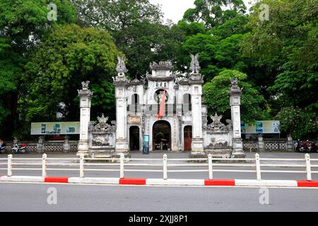 Temple Quan Thanh (Den Quan Thanh), un temple taoïste avec sanctuaire et statue de bronze à Thanh Nien, Quan Thanh, Ba Dinh, Ha Noi, Vietnam Banque D'Images