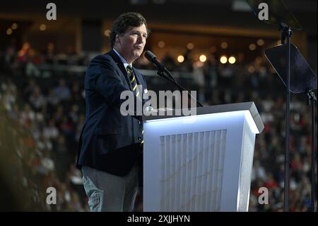 Tucker Carlson parle le quatrième et dernier jour de la Convention nationale républicaine (RNC) 2024 au Forum Fiserv à Milwaukee, Wisconsin, le 18 juillet 2024. (Photo par Anthony Behar/Sipa USA) Banque D'Images