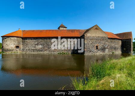 Château d'eau Švihov (Vodni Hrad Švihov), Bohême, République tchèque. Le château de Švihov a été construit par les Rýzmberk de la famille noble de Skála. Le château se compose o Banque D'Images