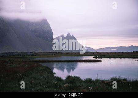 Vue panoramique de la montagne Vestrahorn à Stokksnes, Islande Banque D'Images