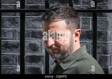 Londres, 19 juillet 2024. Le président Zelenskyy sort 10 Downing Street. Sir Keir Starmer, premier Ministre du Royaume-Uni, avait précédemment accueilli Volodymyr Zelenskyy, Président de l'Ukraine, à Downing Street, à Londres, pour rencontrer le Cabinet. Crédit : Imageplotter/Alamy Live News Banque D'Images