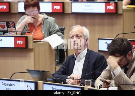 Bruxelles, Belgique. 19 juillet 2024. Fédération Wallonie - Bruxelles Ministre de la santé, de l'égalité des chances et des droits de la femme Yves Coppieters photographié lors d'une session plénière de la Fédération Wallonie-parlement bruxellois (Fédération Wallonie-Bruxelles - Federatie Wallonie-Brussel), à Bruxelles, le jeudi 18 juillet 2024. Le nouveau gouvernement présentera sa déclaration pour les années à venir. BELGA PHOTO BRUNO FAHY crédit : Belga News Agency/Alamy Live News Banque D'Images