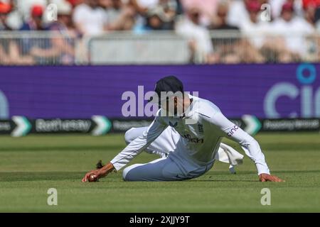 Shoaib Bashir, de l'Angleterre, joue le ballon lors du deuxième jour de Rothesay test match Angleterre - Antilles à Trent Bridge, Nottingham, Royaume-Uni, 19 juillet 2024 (photo par Mark Cosgrove/News images) à Nottingham, Royaume-Uni le 19/07/2024. (Photo Mark Cosgrove/News images/SIPA USA) Banque D'Images