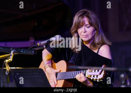 Maria del Mar Bonet i Verdaguer, concert dans l'église de Consolacio, Sant Joan, Majorque, Espagne. Banque D'Images