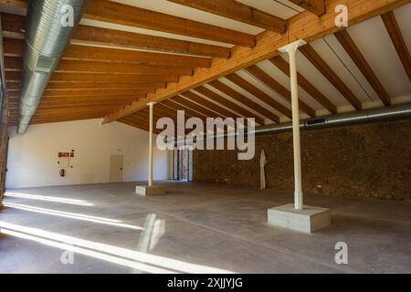 Galatzo refuge, chemin de pierre sèche, GR221, Calvia, zone naturelle de la Serra de Tramuntana., Majorque, Îles Baléares, Espagne. Banque D'Images