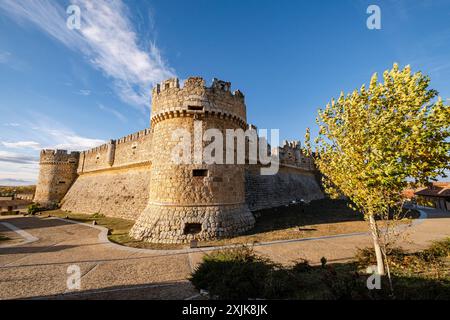 Château de Grajal de Campos, 16th siècle construction militaire sur les vestiges d'un autre château précédent du 10th siècle, castilla y Leon, Espagne Banque D'Images