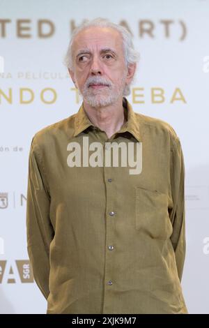 Fernando Trueba assiste à la photoconférence 'Isla Perdida (cœur hanté)' à l'hôtel NH Palacio de Tepa le 19 juillet 2024 à Madrid, Espagne. Banque D'Images