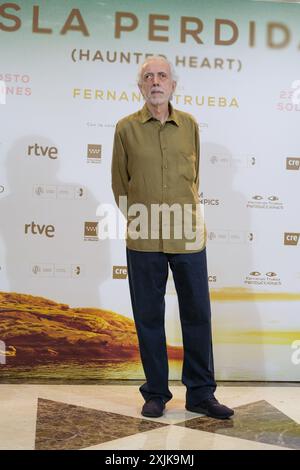 Fernando Trueba assiste à la photoconférence 'Isla Perdida (cœur hanté)' à l'hôtel NH Palacio de Tepa le 19 juillet 2024 à Madrid, Espagne. Banque D'Images