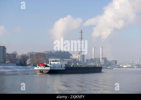 Site de l'usine BASF sur les rives du Rhin, entreprise chimique, cargo, brumeux Mood, Ludwigshafen, Rhénanie-Palatinat, Allemagne Banque D'Images