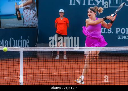 Palerme, Italie. 17 juillet 2024. Karolína Muchová lors du match de l'Association féminine de Tennis contre Noma Noha Akugue (non photo) au Palermo Ladies Open 2024, à Palerme, Italie, le 17 juillet 2024. Karolína Muchová bat Noma Noha Akugue 6-7 6-2 6-3. (Photo par Antonio Melita/Pacific Press/SIPA USA) crédit : SIPA USA/Alamy Live News Banque D'Images