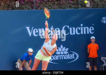 Palerme, Italie. 18 juillet 2024. Jaqueline Adina Cristian lors du match de l'Association féminine de Tennis contre Lucia Bronzetti (non photo) au Palerme Ladies Open 2024 à Palerme, Italie, le 18 juillet 2024. Jaqueline Adina Cristian bat Lucia Bronzetti 6-3 6-2. (Photo par Antonio Melita/Pacific Press/SIPA USA) crédit : SIPA USA/Alamy Live News Banque D'Images