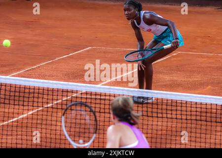 Palerme, Italie. 17 juillet 2024. Karolína Muchová lors du match de l'Association féminine de tennis contre Noma Noha Akugue au Palermo Ladies Open 2024, à Palerme, Italie, le 17 juillet 2024. Karolína Muchová bat Noma Noha Akugue 6-7 6-2 6-3. (Photo par Antonio Melita/Pacific Press/SIPA USA) crédit : SIPA USA/Alamy Live News Banque D'Images