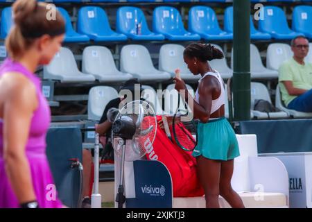 Palerme, Italie. 17 juillet 2024. Noma Noha Akugue lors du match de l'Association féminine de tennis contre Karolína Muchová au Palerme Ladies Open 2024, à Palerme, Italie, le 17 juillet 2024. Karolína Muchová bat Noma Noha Akugue 6-7 6-2 6-3. (Photo par Antonio Melita/Pacific Press/SIPA USA) crédit : SIPA USA/Alamy Live News Banque D'Images