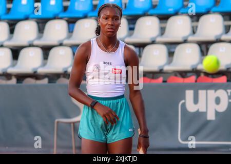 Palerme, Italie. 17 juillet 2024. Noma Noha Akugue lors du match de l'Association de Tennis féminin contre Karolína Muchová (non photo) au Palerme Ladies Open 2024, à Palerme, Italie, le 17 juillet 2024. Karolína Muchová bat Noma Noha Akugue 6-7 6-2 6-3. (Photo par Antonio Melita/Pacific Press/SIPA USA) crédit : SIPA USA/Alamy Live News Banque D'Images