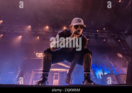 Lucques, Italie. 18 juillet 2024. Salmo et Noyz se produisent sur scène sur la Piazza Napoleone au Lucca Summer Festival avec leur tournée HellRaisers à Lucca, en Italie, le 18 juillet 2024. (Photo de Stefano dalle Luche/Pacific Press/Sipa USA) crédit : Sipa USA/Alamy Live News Banque D'Images