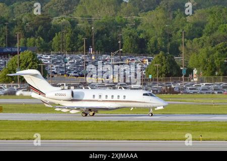 Baltimore, Maryland, États-Unis - 3 mai 2024 : Bombardier Challenger 350 (immatriculé N700QS) propriété de NETJETS Banque D'Images