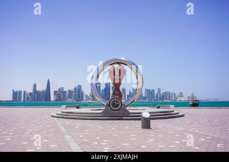 Compte à rebours de la Coupe du monde de la FIFA 2022 sur la corniche de Doha, au Qatar Banque D'Images