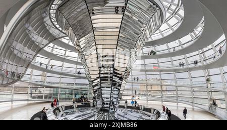 Dôme Reichstag, conçu par l'architecte Norman Foster, Berlin, République fédérale d'Allemagne Banque D'Images